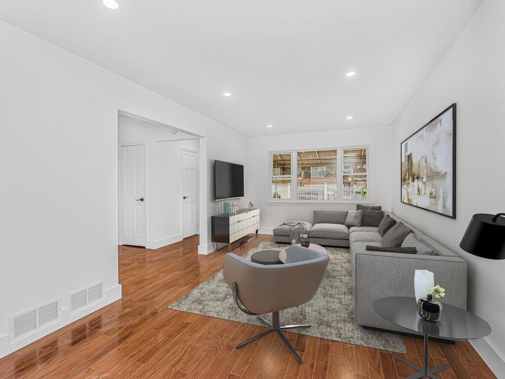 4062 Ely Avenue Bronx, NY 10466 - Photo 4 of 33