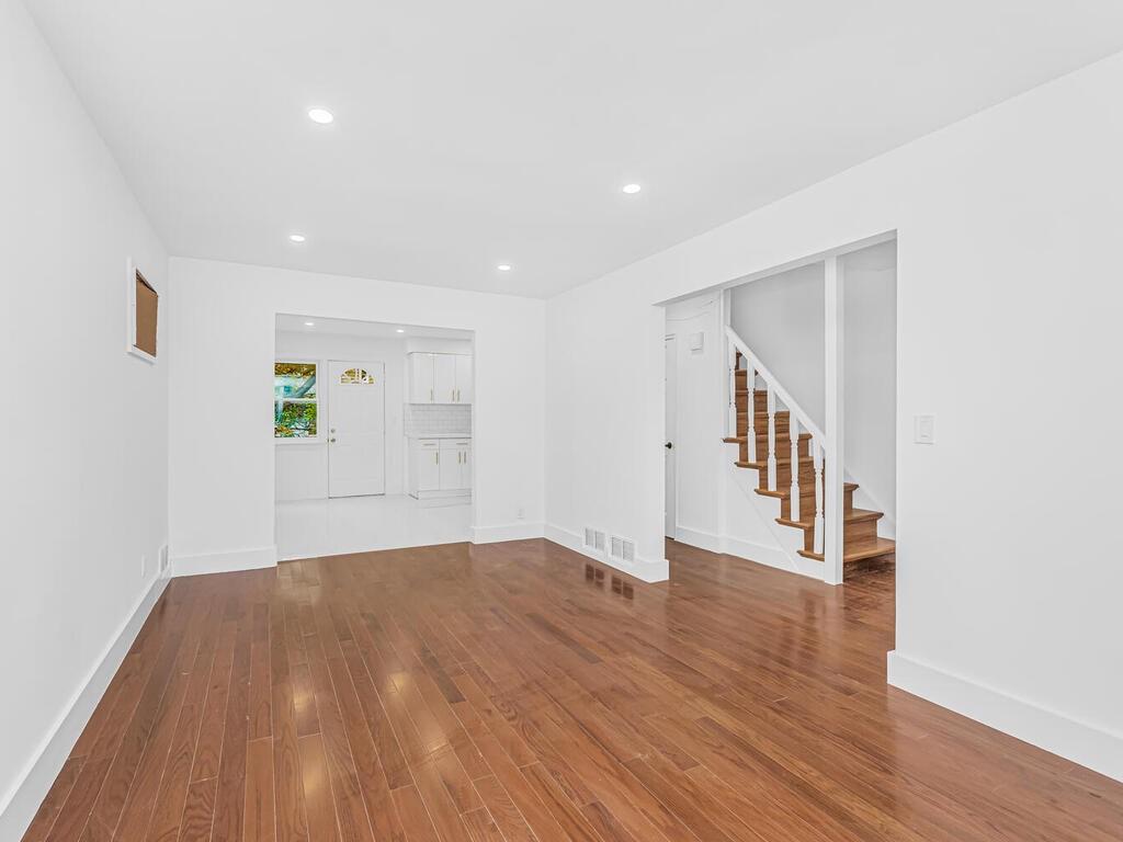 4062 Ely Avenue Bronx, NY 10466 - Photo 5 of 33