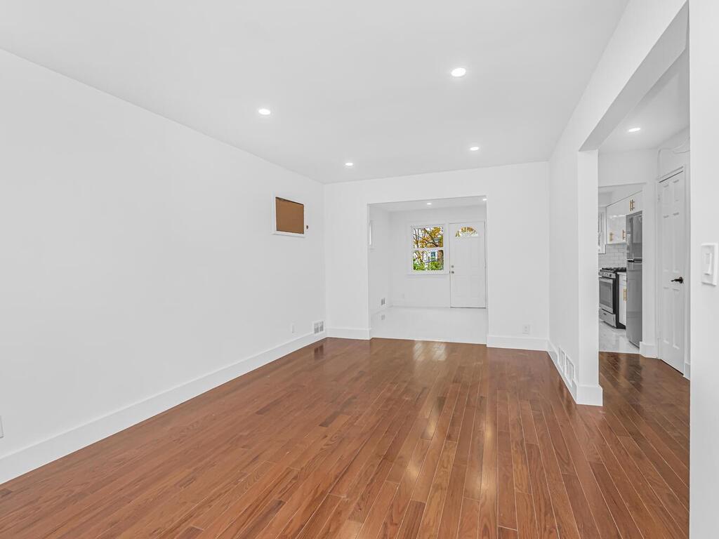 4062 Ely Avenue Bronx, NY 10466 - Photo 6 of 33