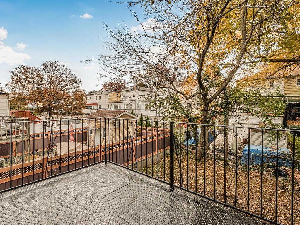 4062 Ely Avenue Bronx, NY 10466 - Photo 10 of 33