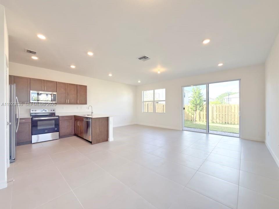 196 Northeast 13th Avenue Homestead, FL 33033 - Photo 4 of 33