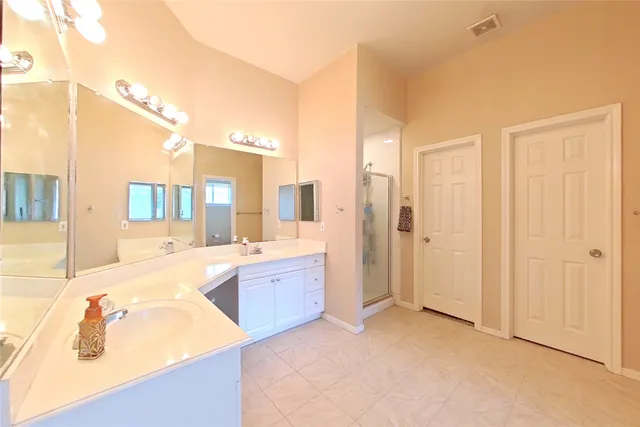 $2,900 | 2810 White Oak Lane, Pearland, TX 77581