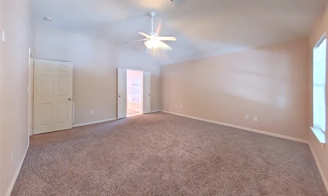 $2,900 | 2810 White Oak Lane, Pearland, TX 77581