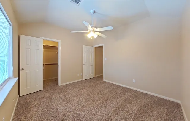 $2,900 | 2810 White Oak Lane, Pearland, TX 77581