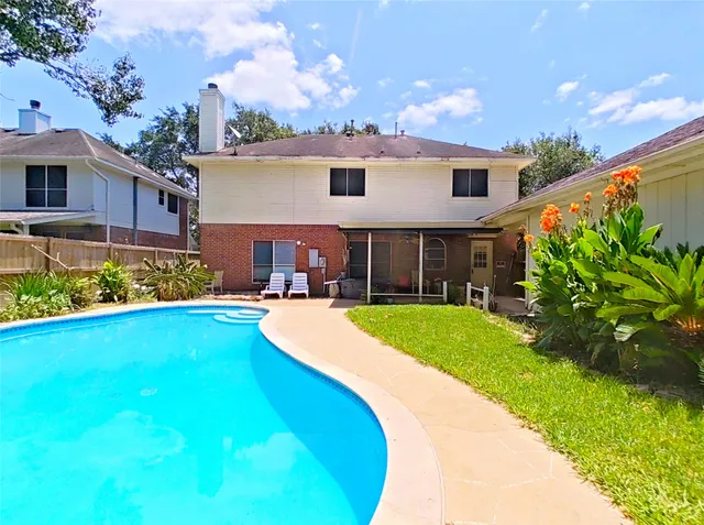 $2,900 | 2810 White Oak Lane, Pearland, TX 77581