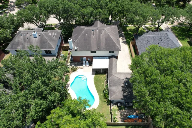 $2,900 | 2810 White Oak Lane, Pearland, TX 77581