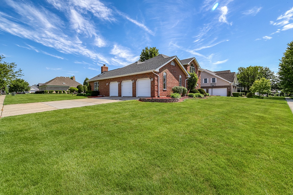 705 Ridgefield Road New Lenox, IL 60451 - Photo 3 of 35