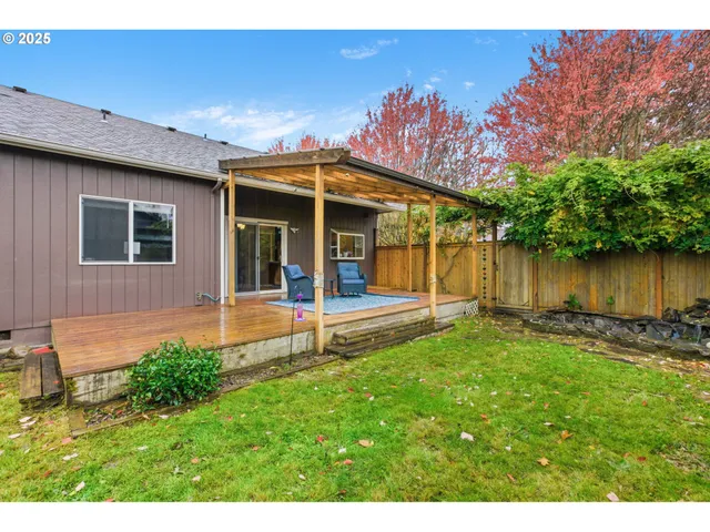 a view of an outdoor space