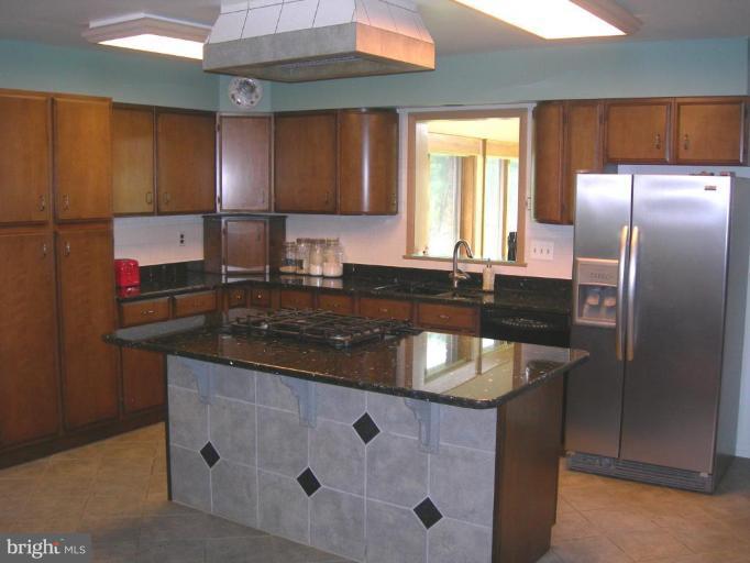 2910 Dublin Road Street, MD 21154 - Photo 2 of 30 Custom Made Cabinets and Norwegian Granite