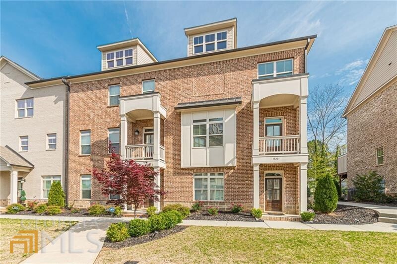 Welcome to 1220 Stone Castle Court in Smyrna!