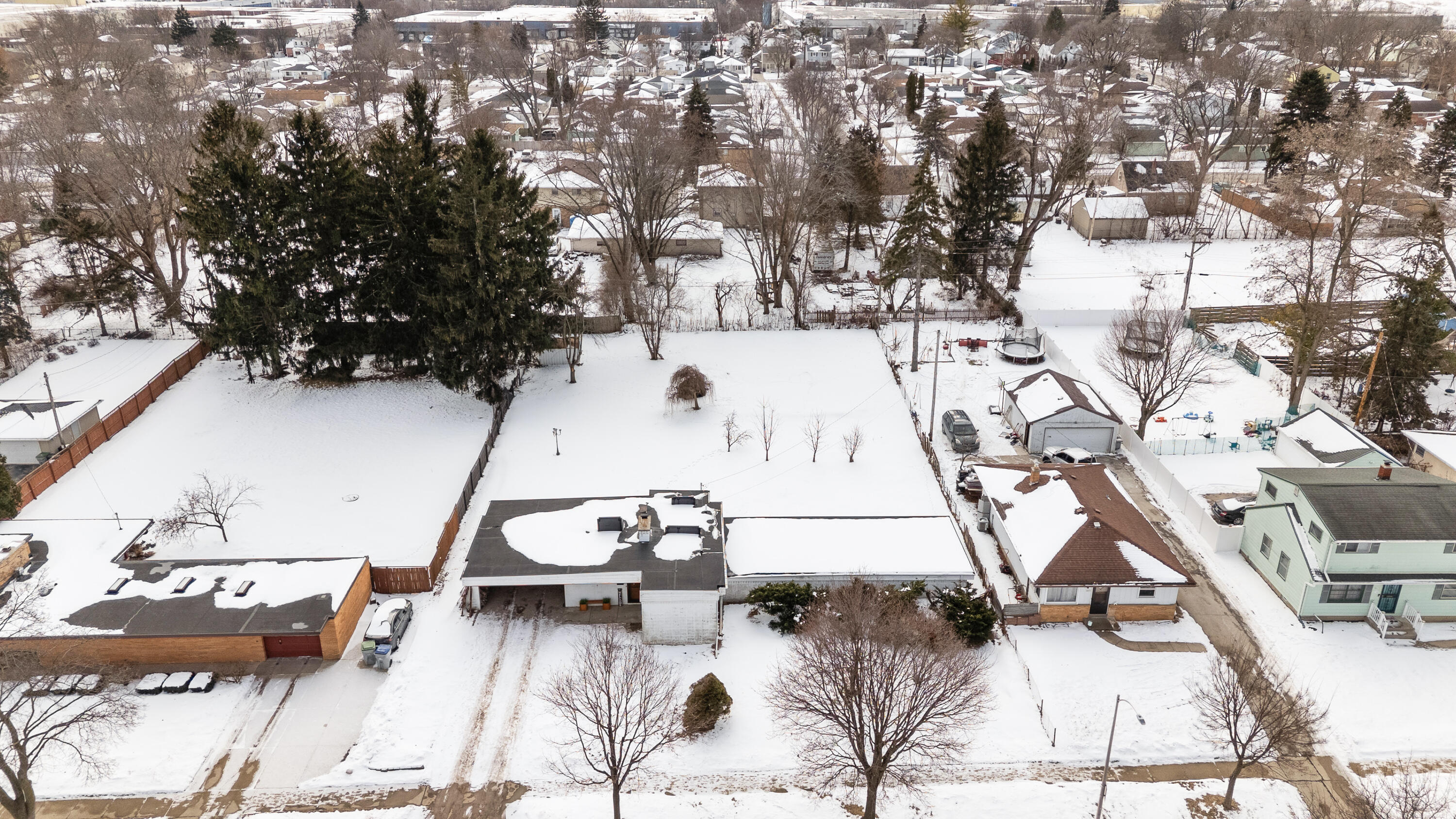 4015 West Kiley Avenue Milwaukee, WI 53209 - Photo 19 of 23 Aerial: Front Elevation