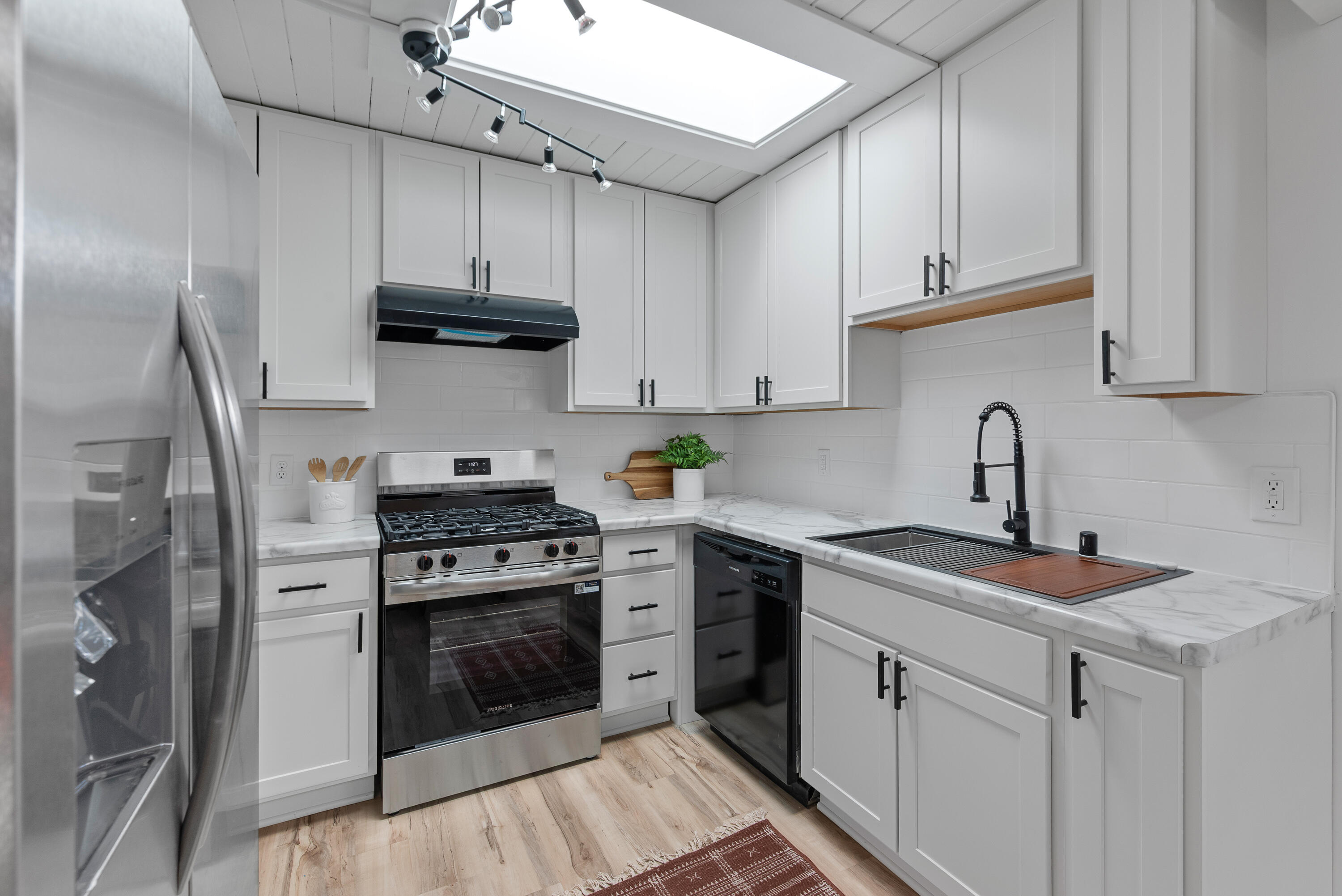 4015 West Kiley Avenue Milwaukee, WI 53209 - Photo 2 of 23 Completely updated kitchen with NEW appliances.