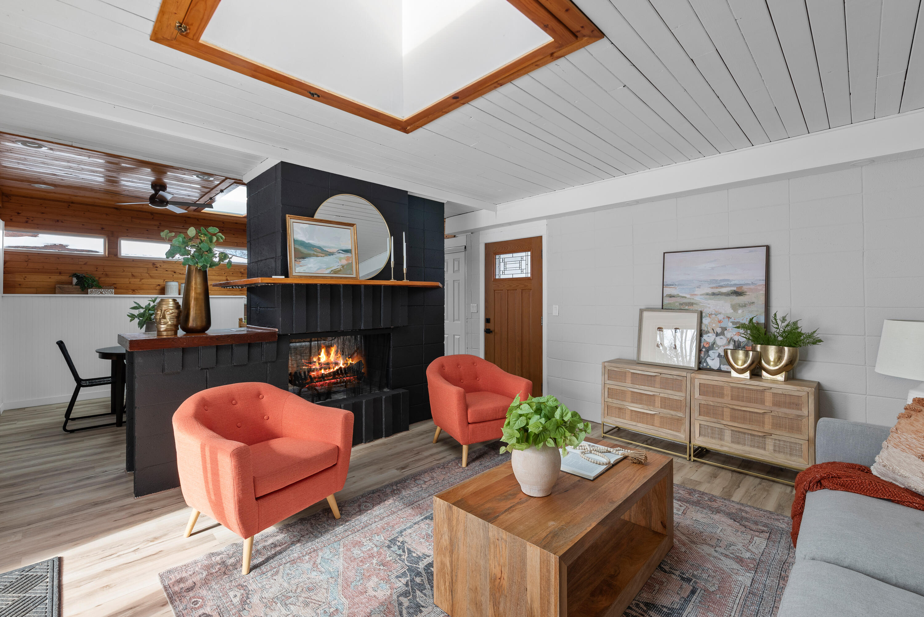 4015 West Kiley Avenue Milwaukee, WI 53209 - Photo 4 of 23 Living Room