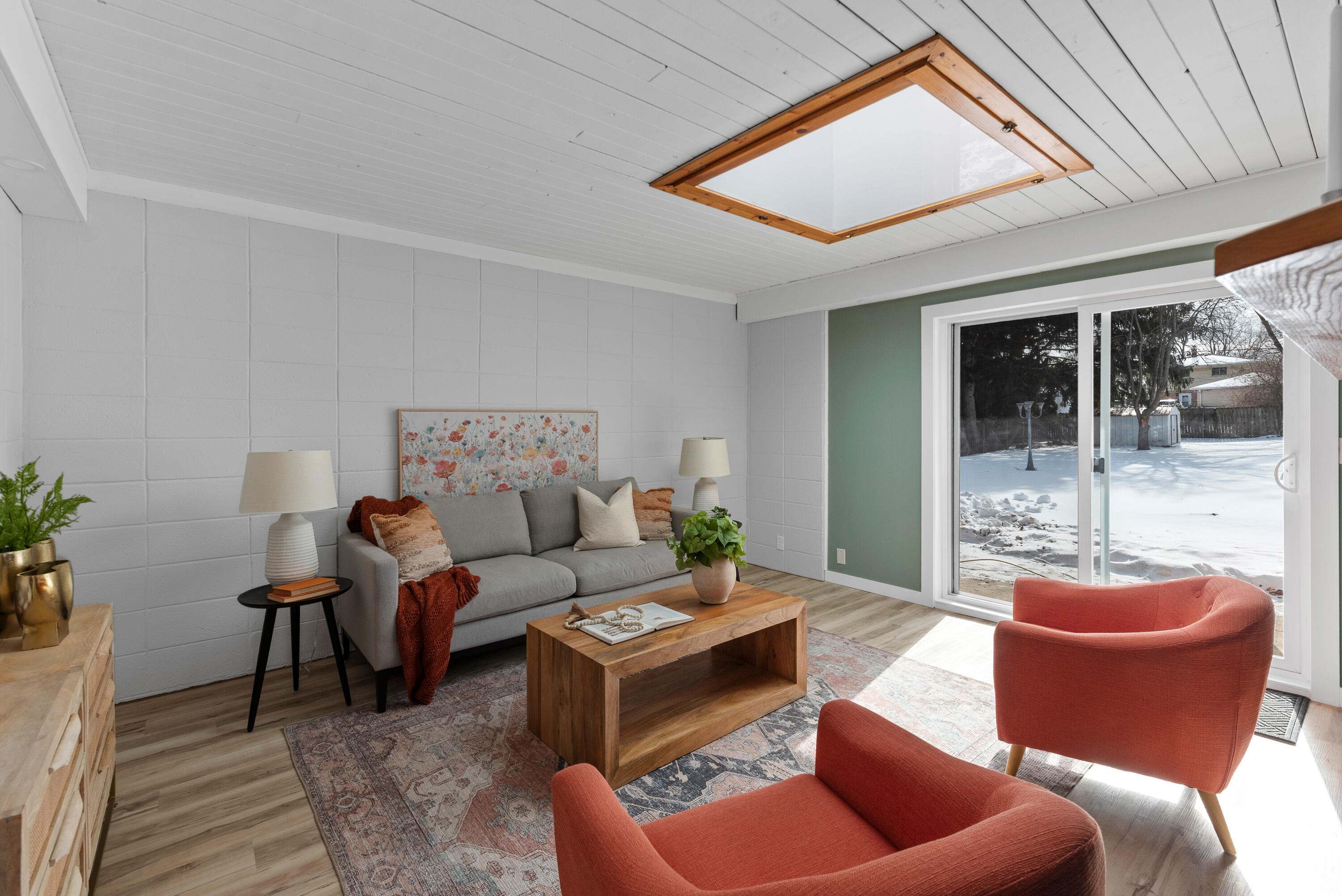 4015 West Kiley Avenue Milwaukee, WI 53209 - Photo 5 of 23 Living Room