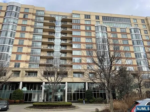 $5,200 | 8100 River Road, Unit 916, North Bergen, NJ 07047