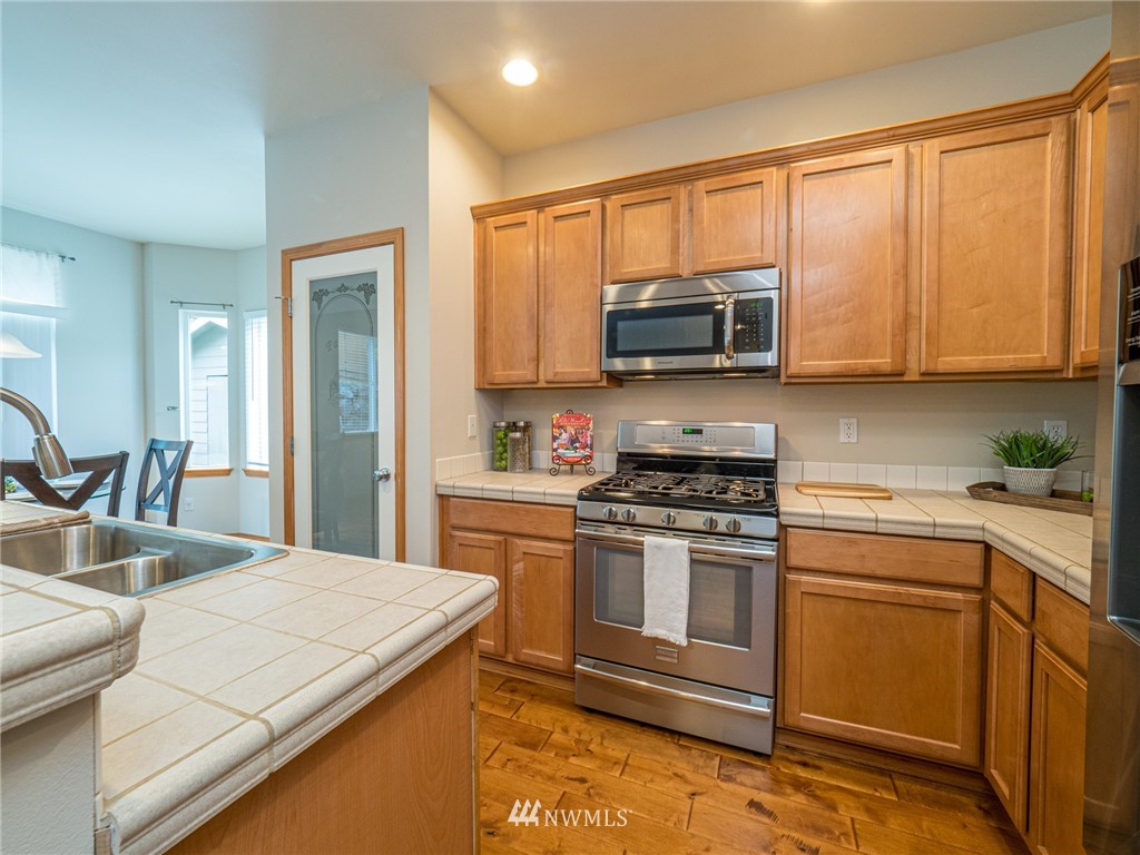 20112 84th Place Northeast Bothell, WA 98011 - Photo 8 of 25 Gallery Image 8