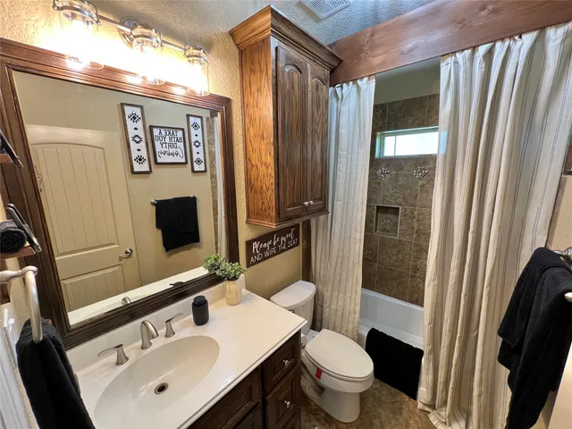 $799,900 | 4916 County Road 819, Brazoria, TX 77422