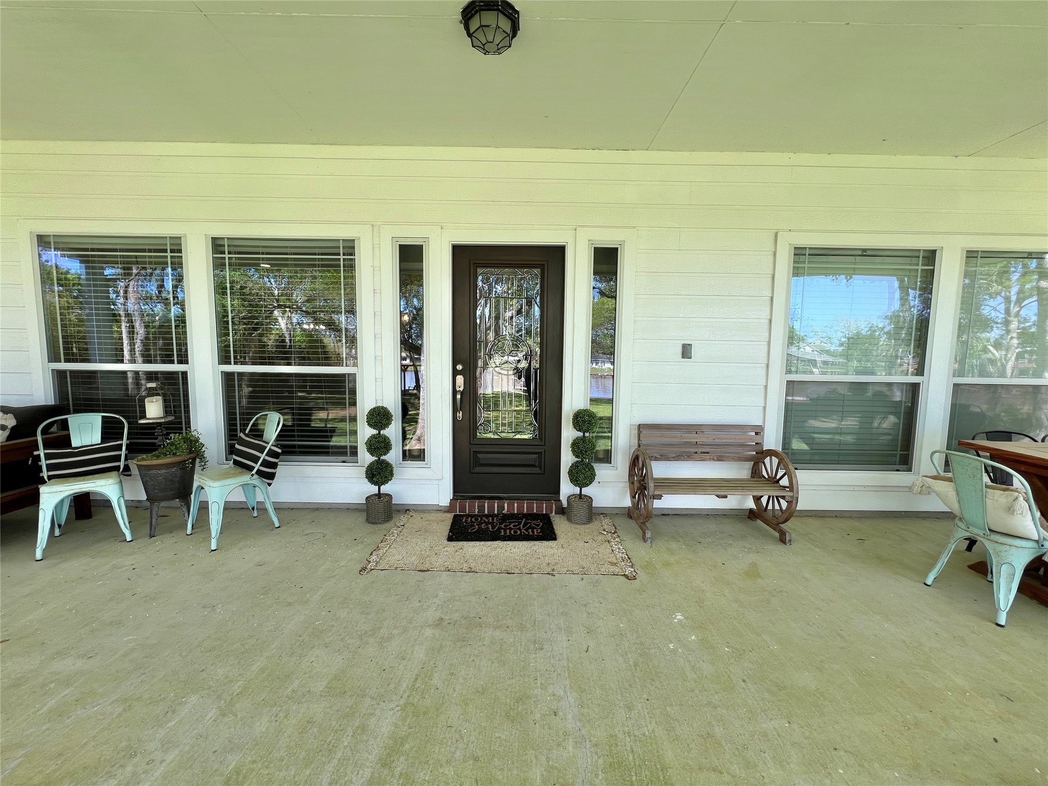 4916 County Road 819 Brazoria, TX 77422 - Photo 35 of 49 a living room with a table and chairs