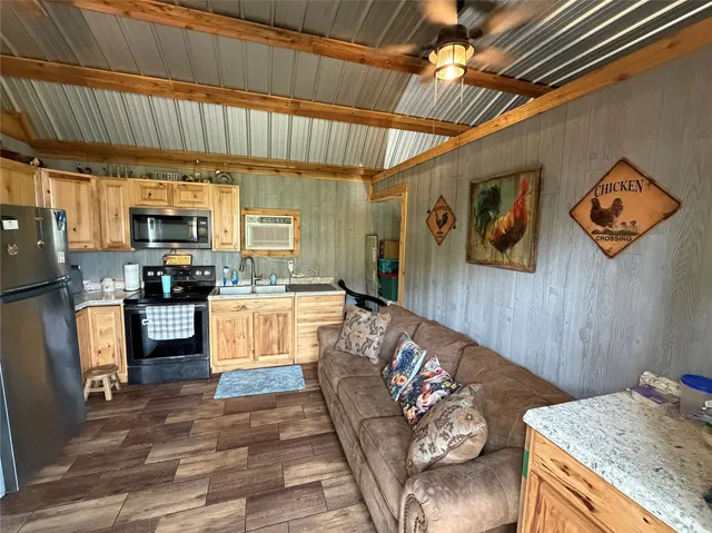 $799,900 | 4916 County Road 819, Brazoria, TX 77422