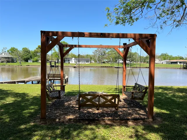 $799,900 | 4916 County Road 819, Brazoria, TX 77422