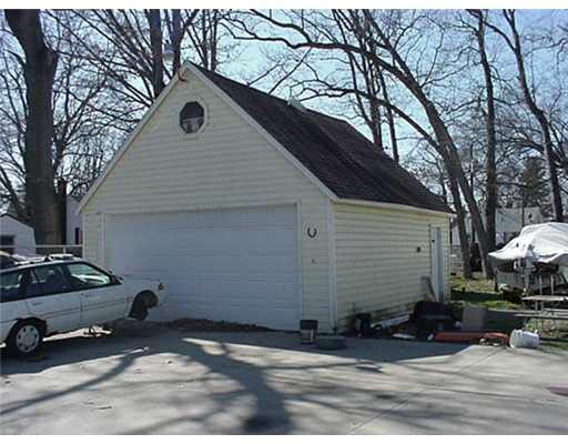 55297 Moss Road South Bend, IN 46628 - Photo 8 of 10 Gallery Image 8