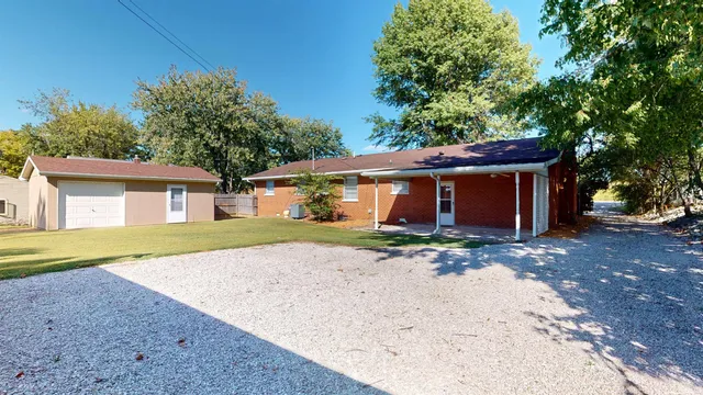 $239,900 | 205 Highway 41, Fort Branch, IN 47648