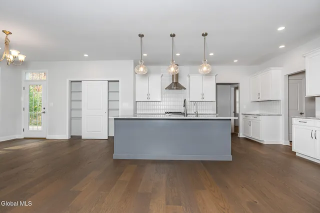 $749,900 | 34 Greenbrier Way, Halfmoon, NY 12065