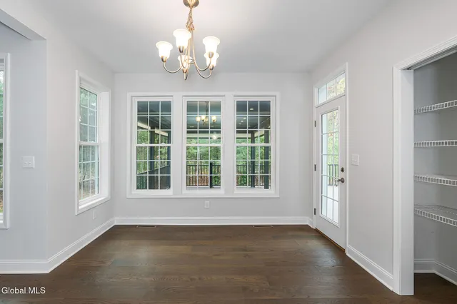 $749,900 | 34 Greenbrier Way, Halfmoon, NY 12065