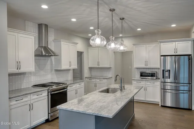 $749,900 | 34 Greenbrier Way, Halfmoon, NY 12065