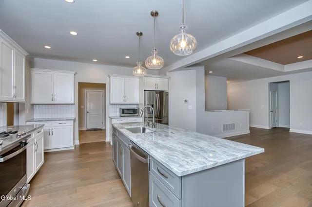 $749,900 | 34 Greenbrier Way, Halfmoon, NY 12065