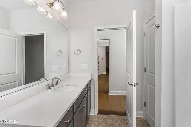 $749,900 | 34 Greenbrier Way, Halfmoon, NY 12065