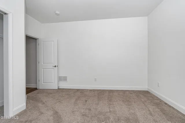 $749,900 | 34 Greenbrier Way, Halfmoon, NY 12065