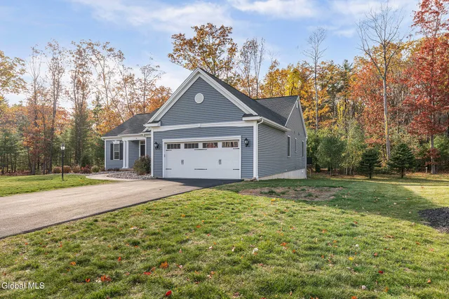 $749,900 | 34 Greenbrier Way, Halfmoon, NY 12065