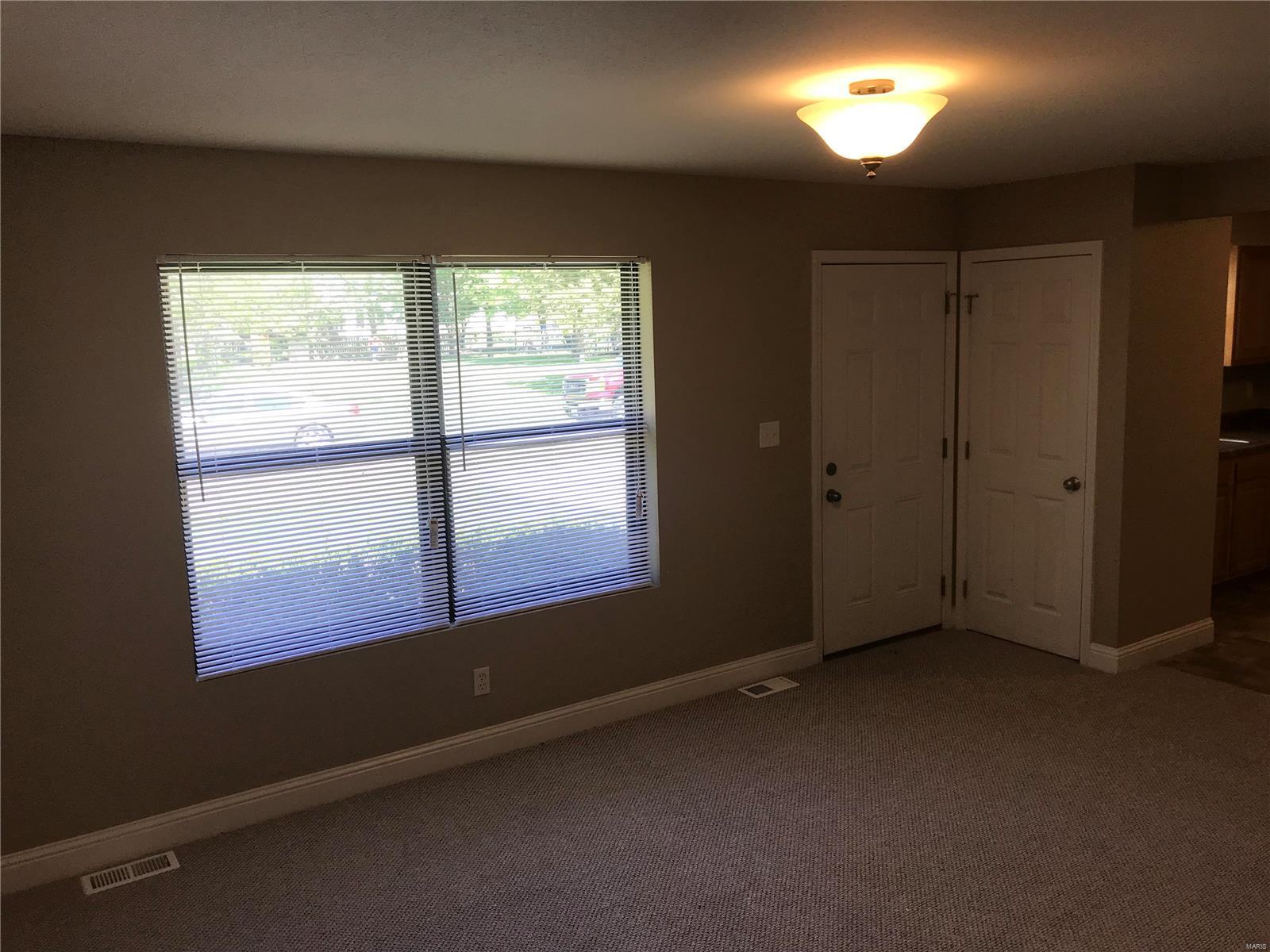 212 West Carson Street Worden, IL 62097 - Photo 5 of 29