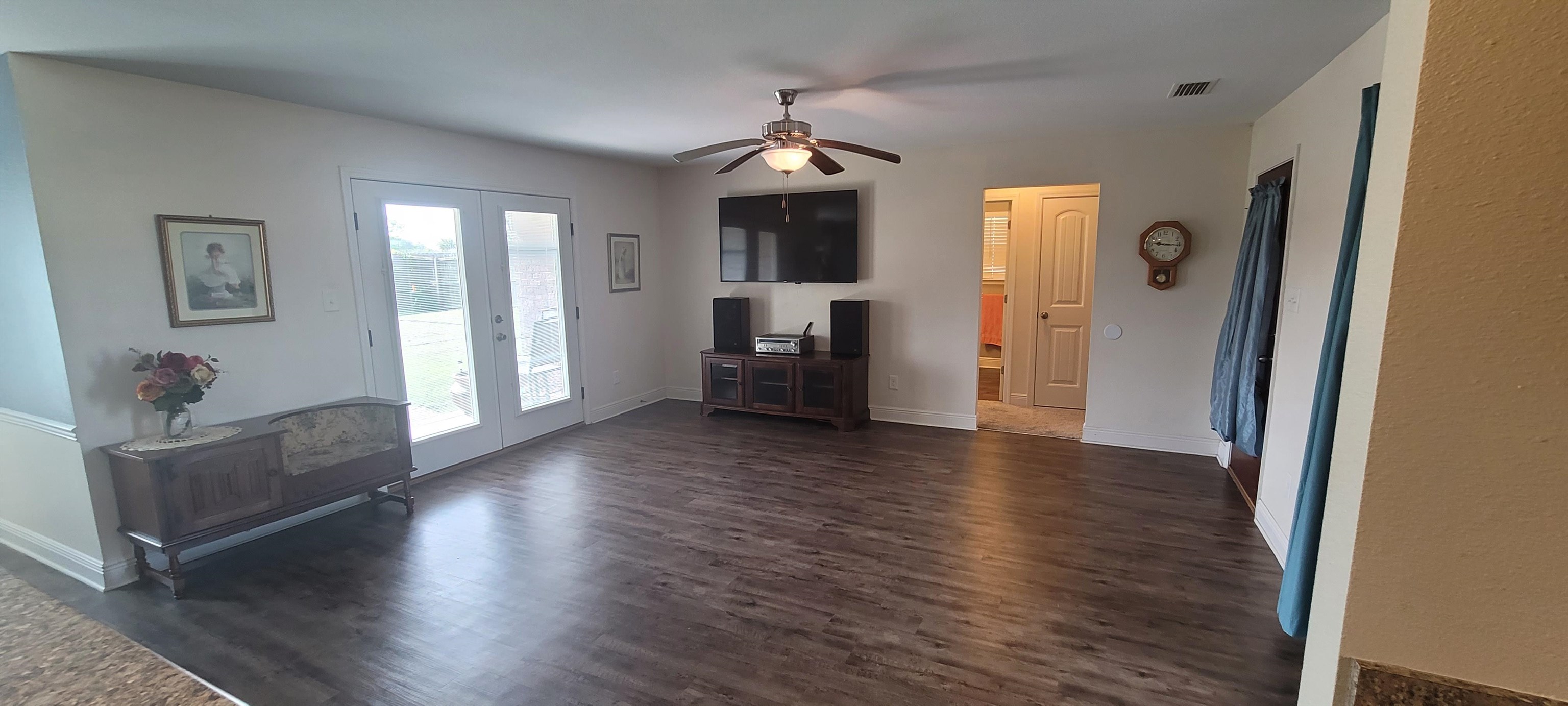 21628 Talbot Lane Robertsdale, AL 36567 - Photo 15 of 28 Living Room