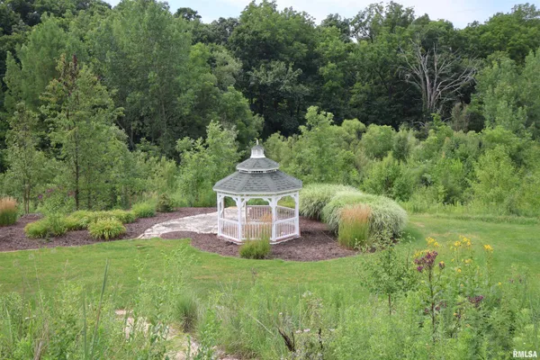 $465,800 | 5610 West Woodbriar Lane, Peoria, IL 61615