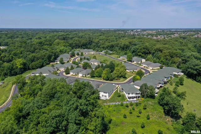 $465,800 | 5610 West Woodbriar Lane, Peoria, IL 61615