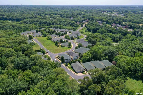 $465,800 | 5610 West Woodbriar Lane, Peoria, IL 61615