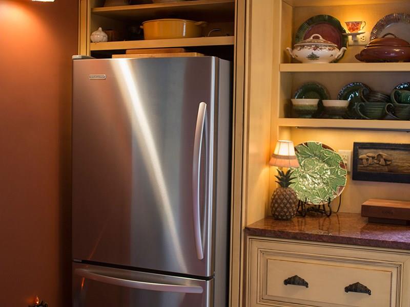 4562 Peoples Road Pittsburgh, PA 15237 - Photo 13 of 25 BEAUTIFUL CABINETRY WITH EXCELLENT FUNCTIONALITY