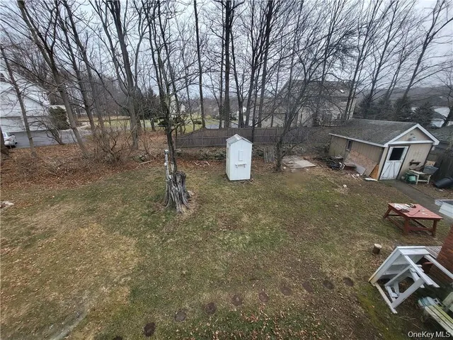 a view of yard with tree