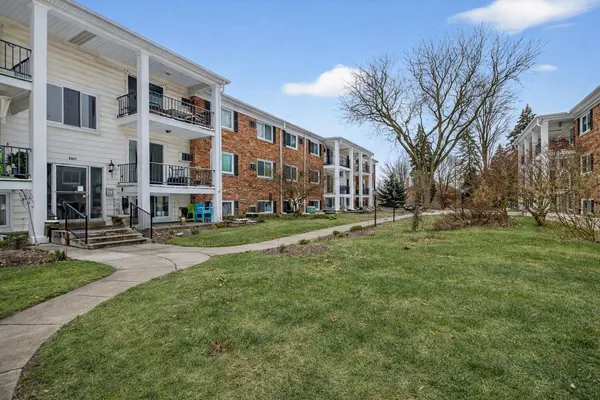 $84,900 | 806 West Michigan Avenue, Unit 202E, Jackson, MI 49202
