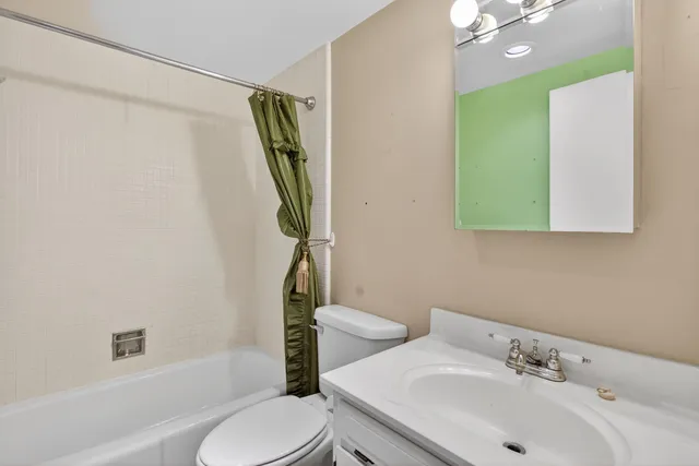 $84,900 | 806 West Michigan Avenue, Unit 202E, Jackson, MI 49202