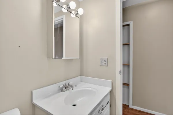 $84,900 | 806 West Michigan Avenue, Unit 202E, Jackson, MI 49202