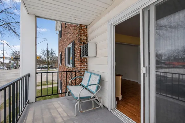 $84,900 | 806 West Michigan Avenue, Unit 202E, Jackson, MI 49202