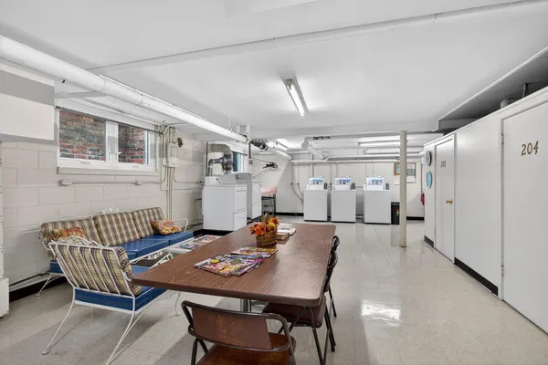 $84,900 | 806 West Michigan Avenue, Unit 202E, Jackson, MI 49202