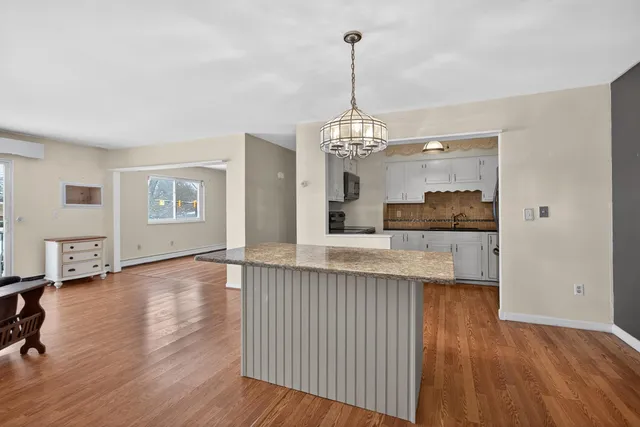 $84,900 | 806 West Michigan Avenue, Unit 202E, Jackson, MI 49202