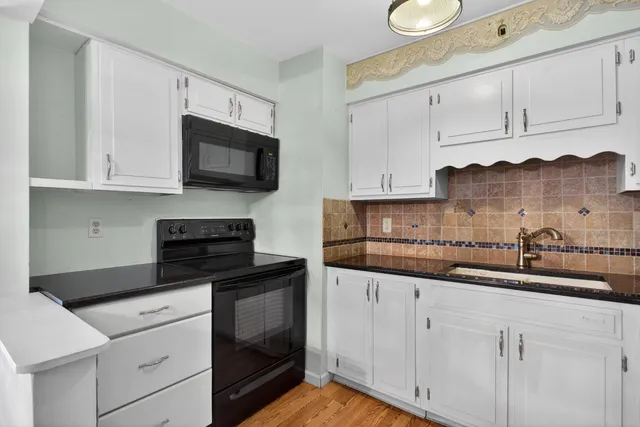 $84,900 | 806 West Michigan Avenue, Unit 202E, Jackson, MI 49202