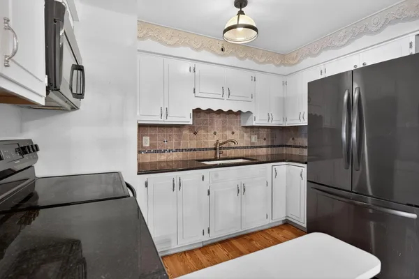 $84,900 | 806 West Michigan Avenue, Unit 202E, Jackson, MI 49202