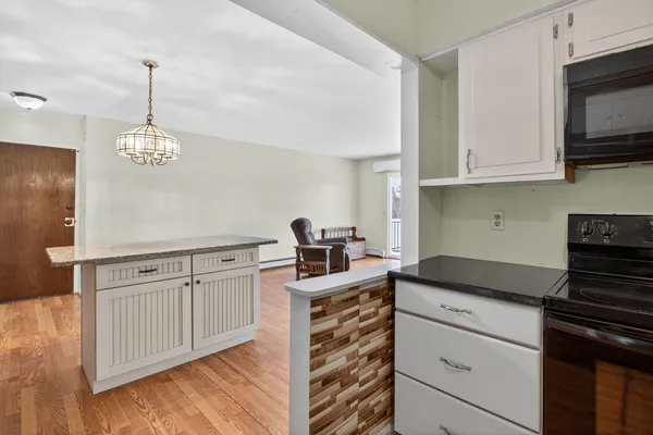 $84,900 | 806 West Michigan Avenue, Unit 202E, Jackson, MI 49202