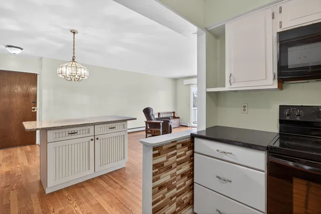 $84,900 | 806 West Michigan Avenue, Unit 202E, Jackson, MI 49202